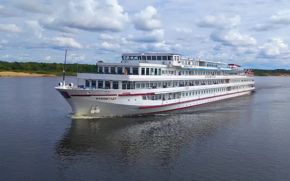 Теплоход Кронштадт 9 мая 2024 года прибудет в Волгоград