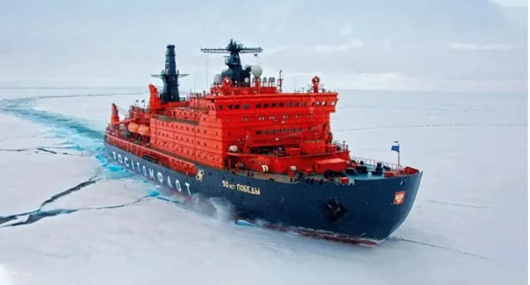 Круизы по Арктике: ледоколы и белые ночи