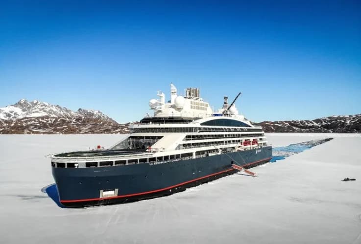 Круизы по Арктике: ледоколы и белые ночи