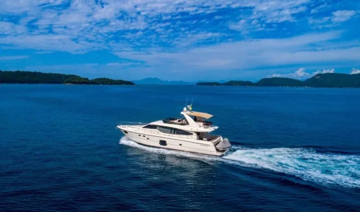 Как проходят круизы на яхтах и мини-лайнерах