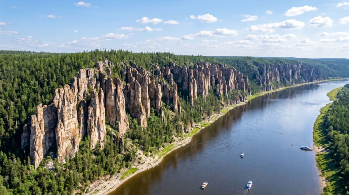 Ленские столбы с воды: как увидеть объект ЮНЕСКО с палубы теплохода