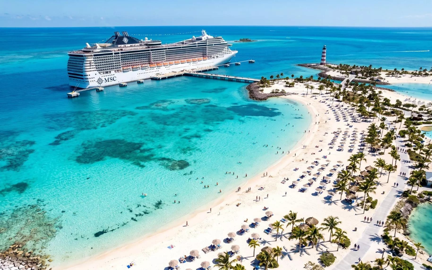 Лайнер MSC у острова Оушен-Кей, вид сверху на лагуну и пляжи