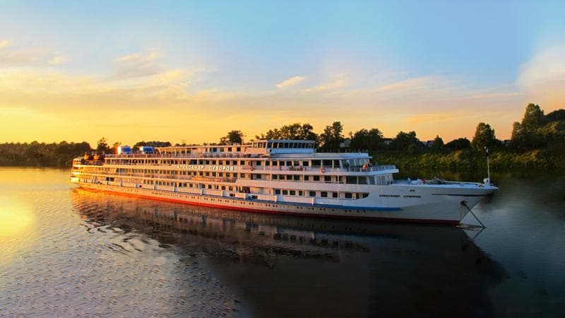 Теплоход Александр Суворов