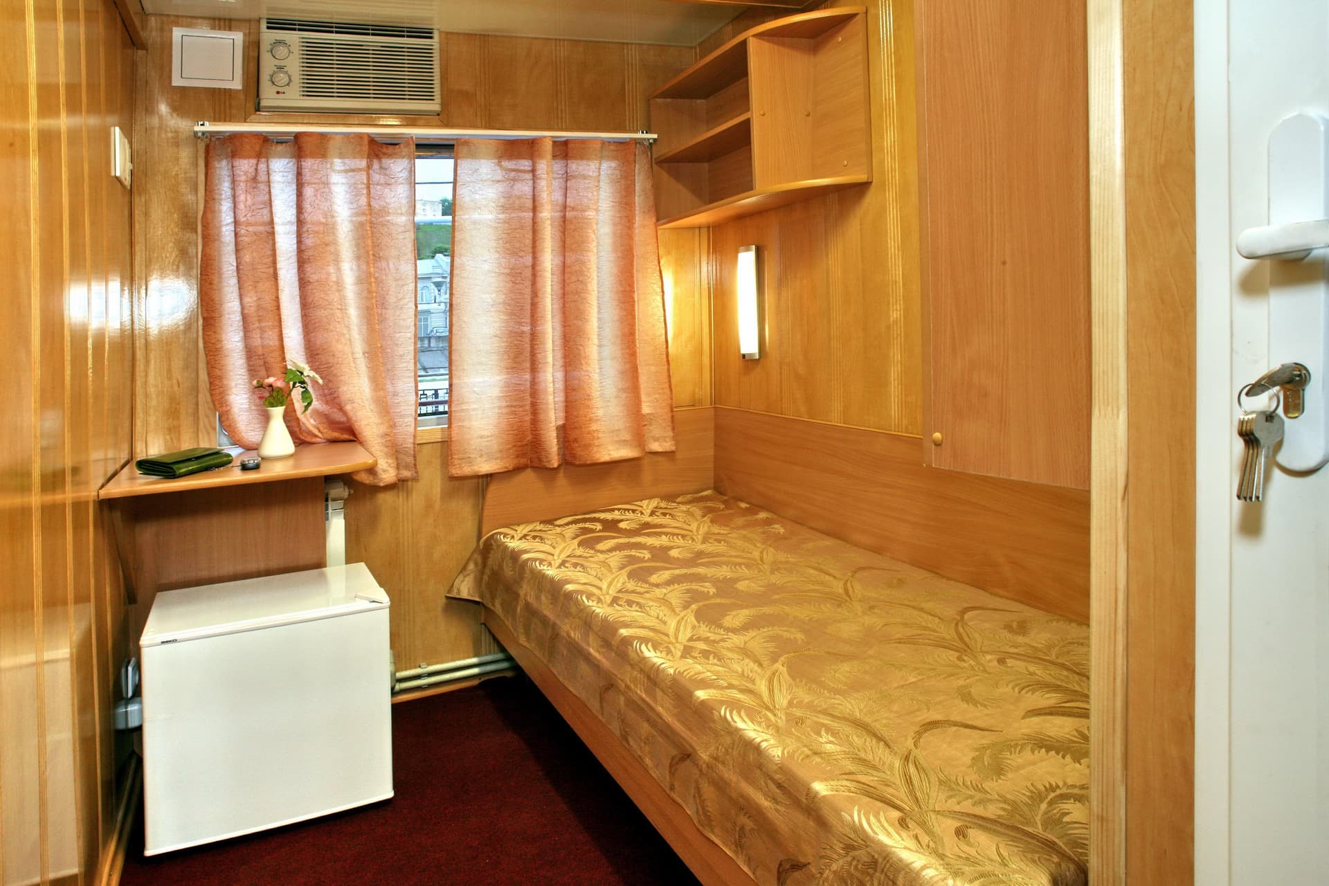 Одноместная каюта Теплохода Афанасий Никитин