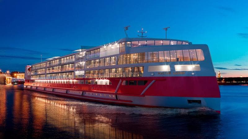 Теплоход Мустай Карим