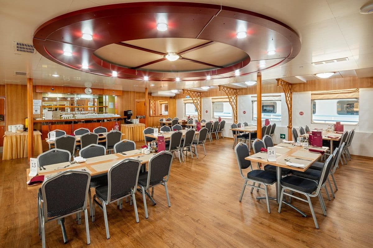 Бар-ресторан Нева Теплохода Леонид Соболев