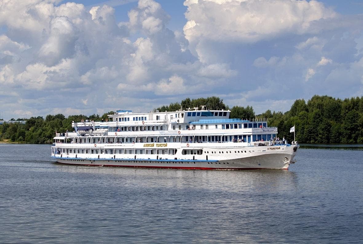 Теплоход Алексей Толстой