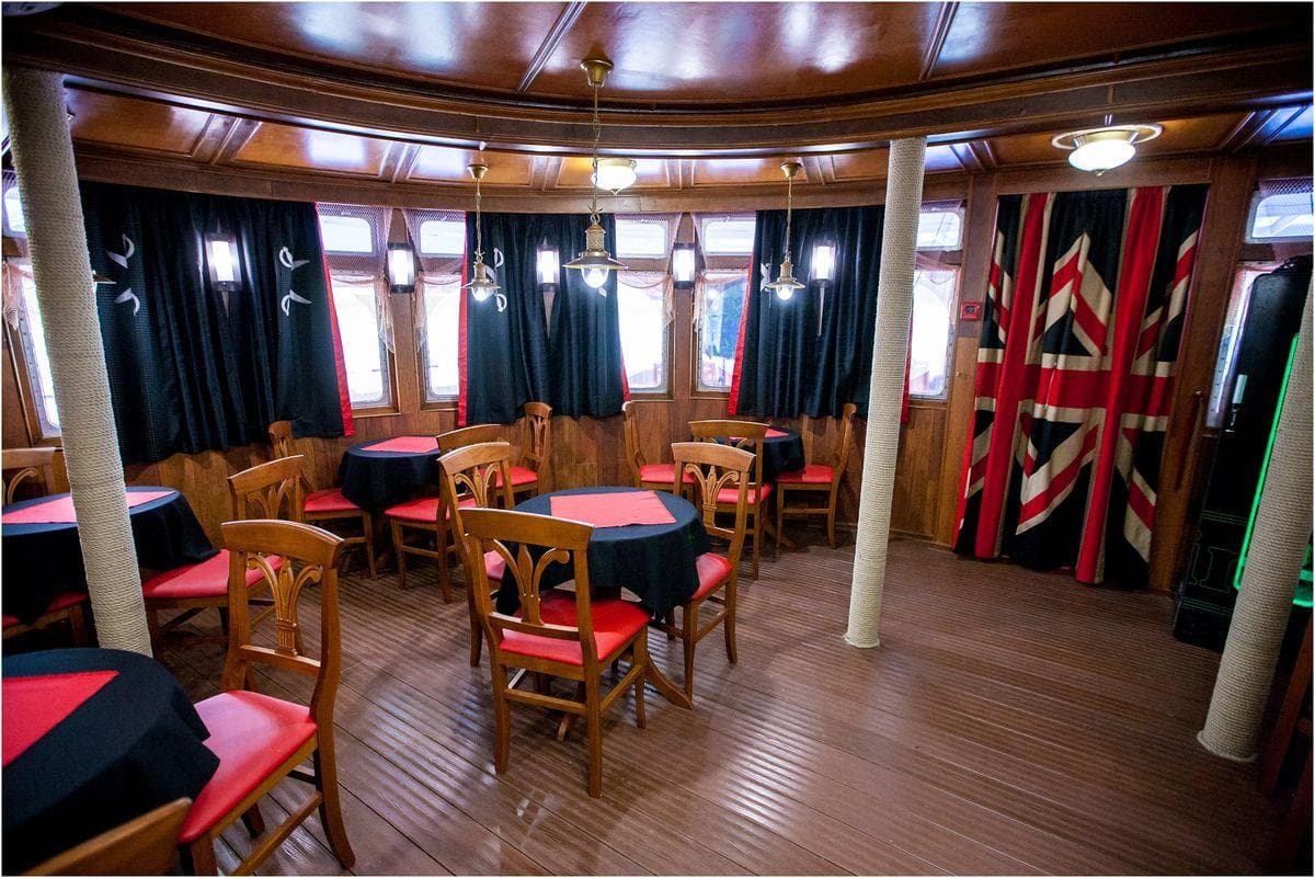 Бар на корме средней палубы Теплохода Алексей Толстой