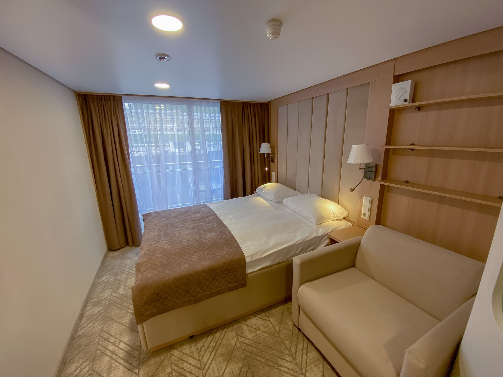 Делюкс с балконом Теплохода Золотое кольцо