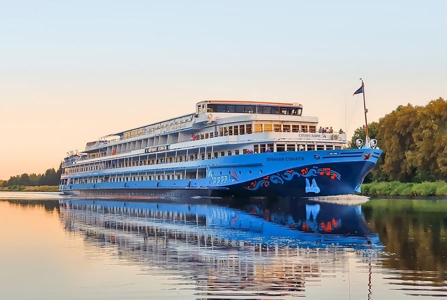 Теплоход Лунная соната