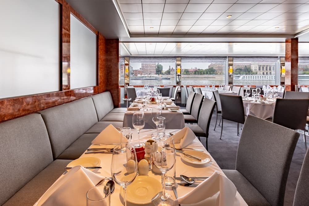 Ресторан Теплохода River Sapphire