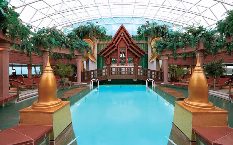 Крытый бассейн Лайнера Jewel of the Seas