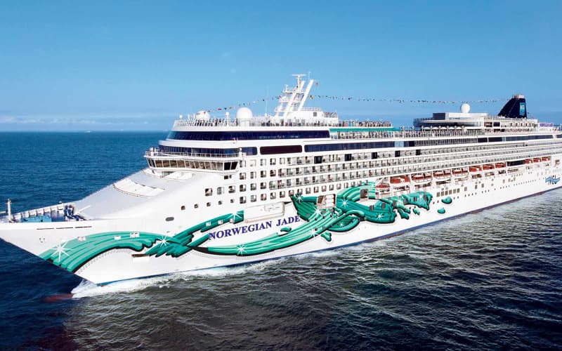лайнер Norwegian Jade