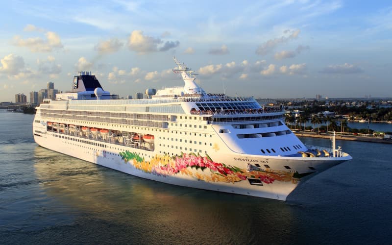 лайнер Norwegian Sky