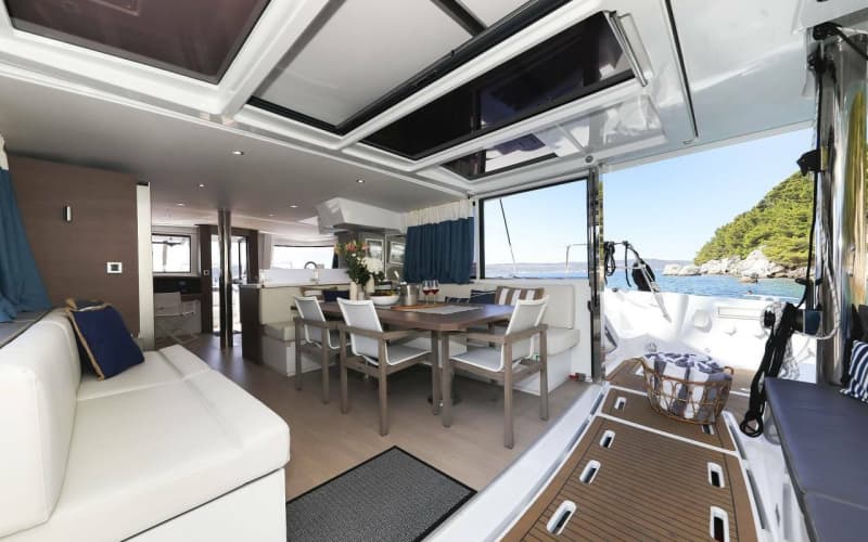 Обеденная зона Лайнера BALI 4.8