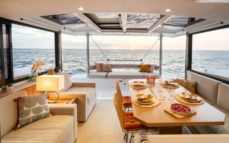 Обеденная зона Лайнера BALI 4.4