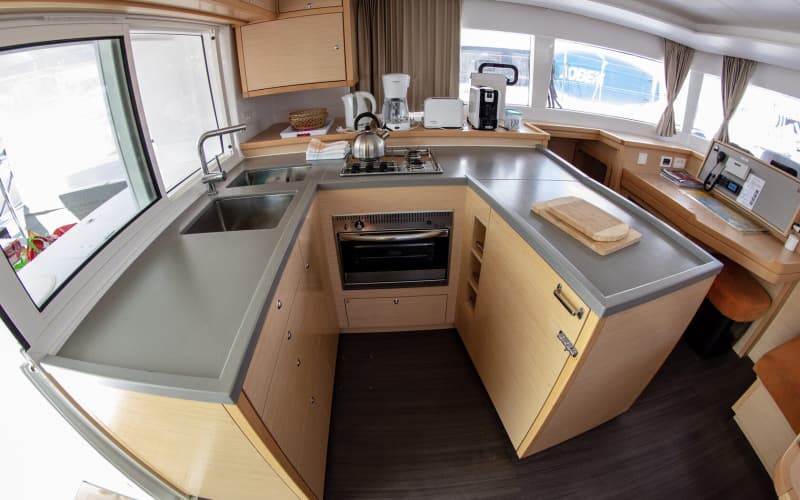 Кухня Лайнера LAGOON 450