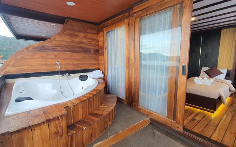 Джакузи Лайнера Majestic Voyager