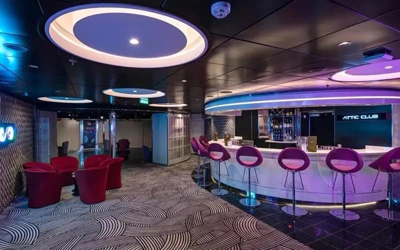Бар на борту лайнера MSC Euribia