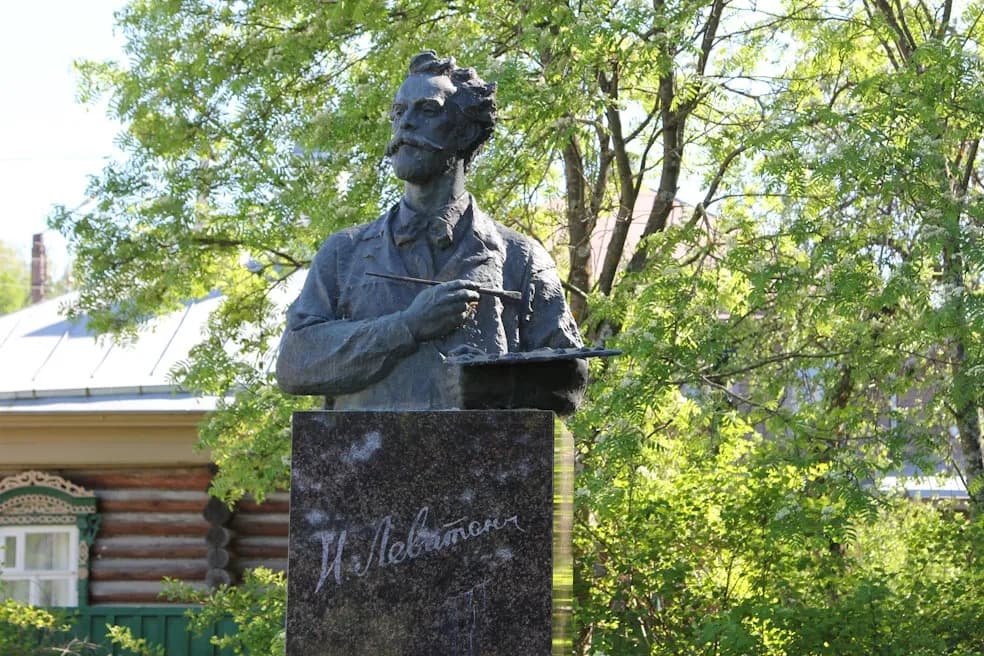 Памятник художнику Исааку Левитану в Плёсе Памятник Левитану в Плесе