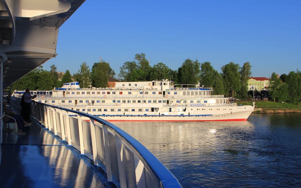 Вид на теплоходы в Угличе