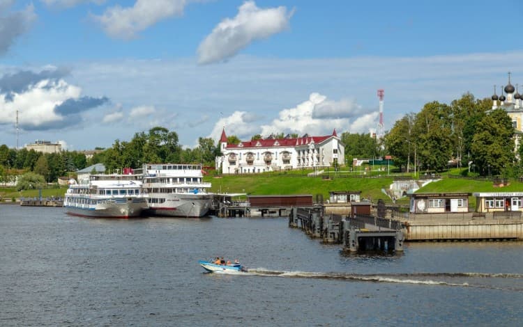 Углич за один день: прогулка по городу, где Волга хранит историю