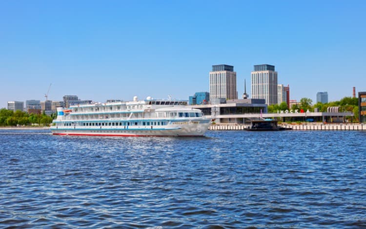 Форматы речных круизов: кругосветка, сценическое плавание и двухдневные стоянки