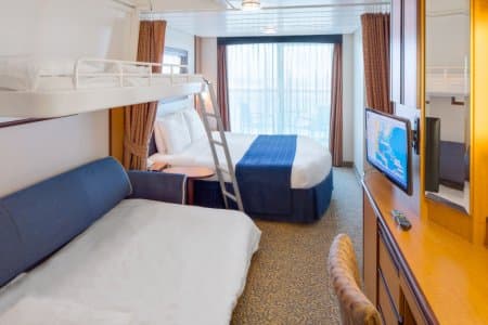 С балконом Spacious Ocean View Balcony (2B)