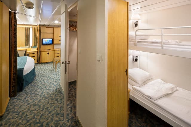 Внутренняя Spacious Interior (1R)