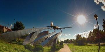 Памятник-самолет Ил-2 
