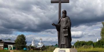 Памятник святому Макарию Желтоводскому