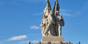 Памятник «Соединение фронтов»