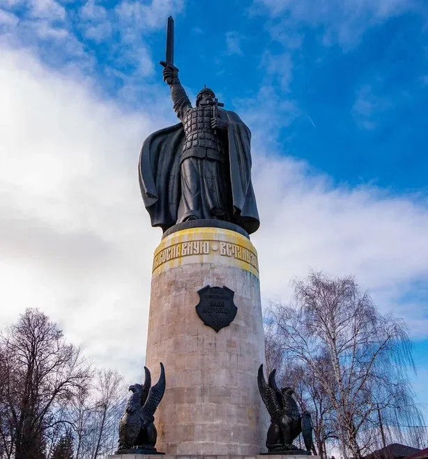 Памятник Илье Муромце в городе Муром