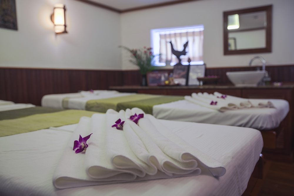 Уборка в комнате  Теплохода Mekong Pandaw