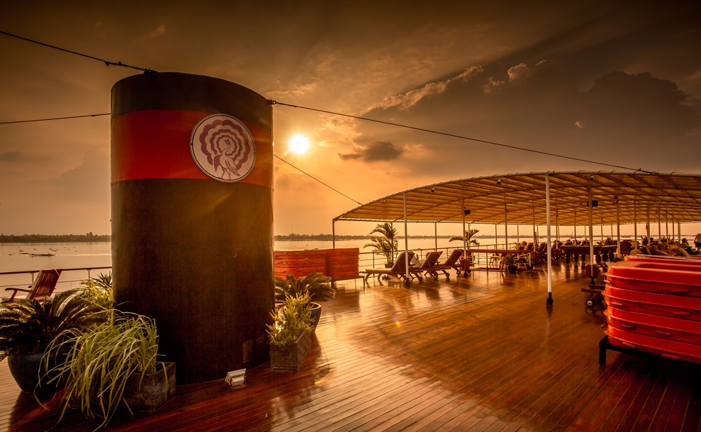Солнечная палуба  Теплохода Mekong Pandaw