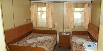 Двухместная каюта с двуспальной кроватью и доп местом Теплохода Космонавт Гагарин