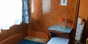 Двухместная каюта с двуспальной кроватью и доп местом Теплохода Н.В. Гоголь